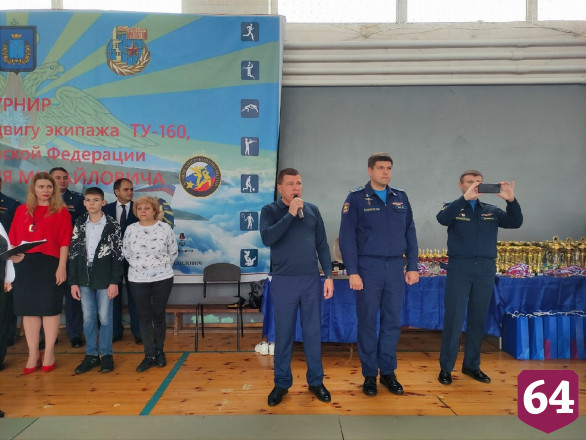 Жители почтили память спасших поселок летчиков