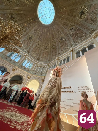 Саратовская певица в образе Жар-птицы исполнила арию на приеме в Кремле