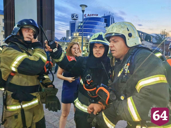 В Саратове актриса просила спасти двух сыновей из горящего ТЮЗа