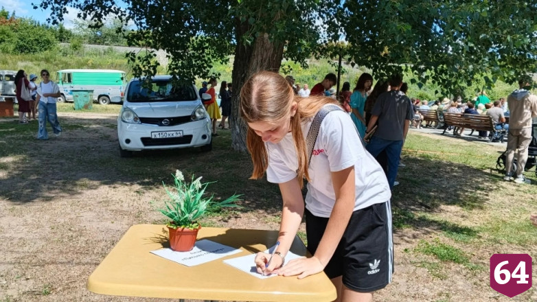 В День поселка жители писали письма бойцам спецоперации