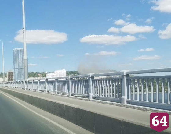 В Саратове полыхает 2-этажный дом за «Пентагоном»