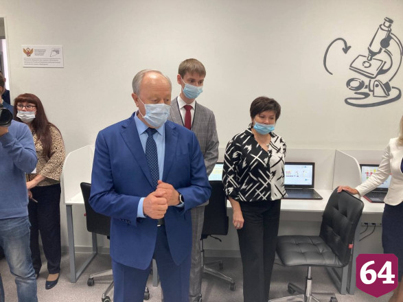 Губернатор отметил успехи молодых саратовских педагогов 