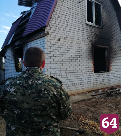 В горящей даче под Саратовом погиб мужчина