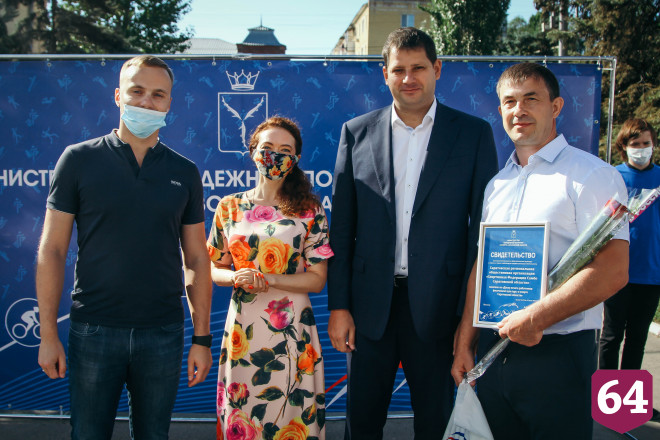 В День физкультурника в Саратове обновили Доску почета