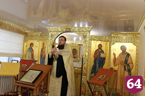 В Энгельсском доме-интернате обвенчали молодых супругов