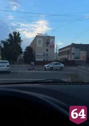 В Саратовской области иномарка сбила двух человек на электросамокате