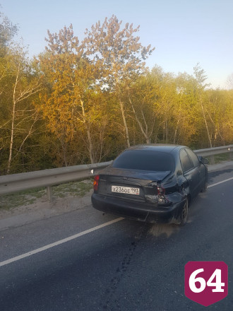Под Саратовом дальнобойщик после ДТП вылетел из грузовика