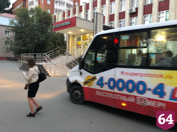 Столкновение автобуса и троллейбуса блокировало движение в центре Саратова