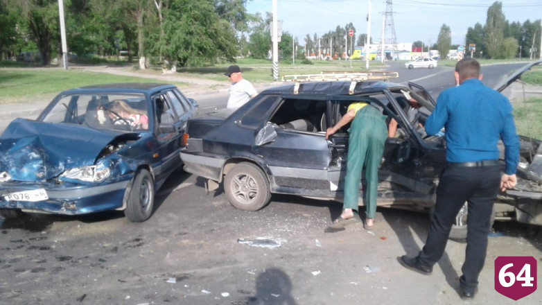 В столкновении двух легковушек травмировались мальчик и девочка 
