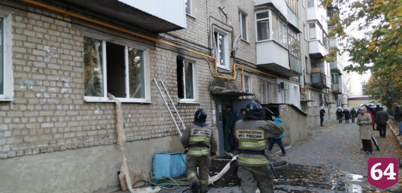 В Саратове из горящей пятиэтажки эвакуировали 15 человек