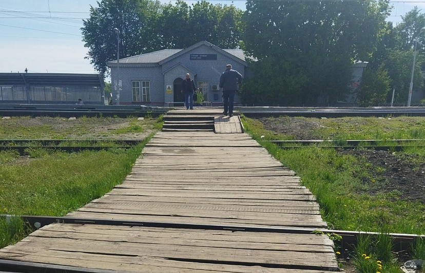 Женщина пожаловалась на разделяющий город переход