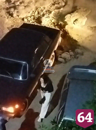 Ночью в центре Энгельса сожгли несколько машин