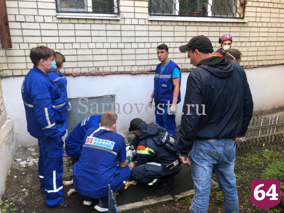 В Саратове 2-летний ребенок выпал из окна и разбился насмерть