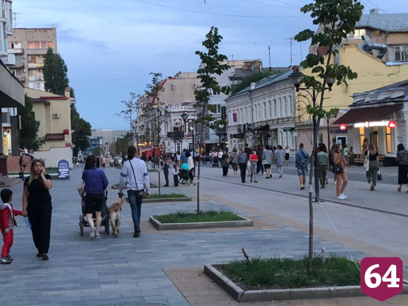 Жители Саратова снова вышли на прогулку без масок