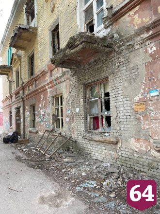 Саратовцы боятся ходить рядом с опасным расселенным домом