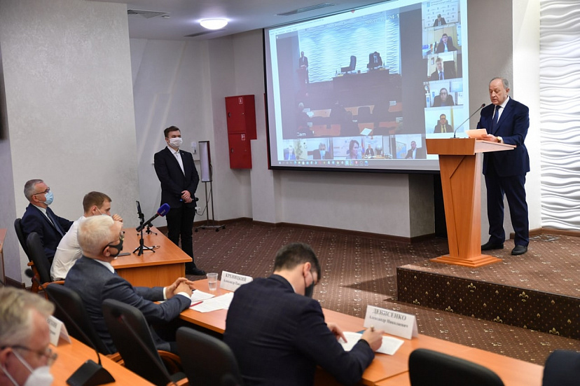 Радаев призвал при оптимизации производства не забывать о людях 