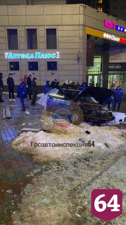 Два человека погибли в аварии с остановкой на Славянской площади