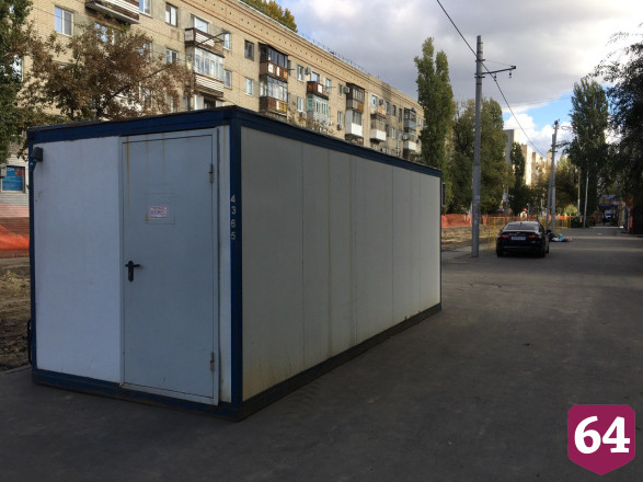 Саратовский зампред провел брифинг в строительном вагончике
