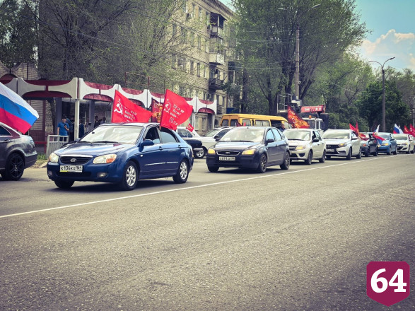 Ретромашины в масштабной колонне автопробега восхитили жителей 