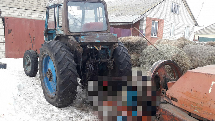 Саратовец погиб под карданным валом во время прессовки сена