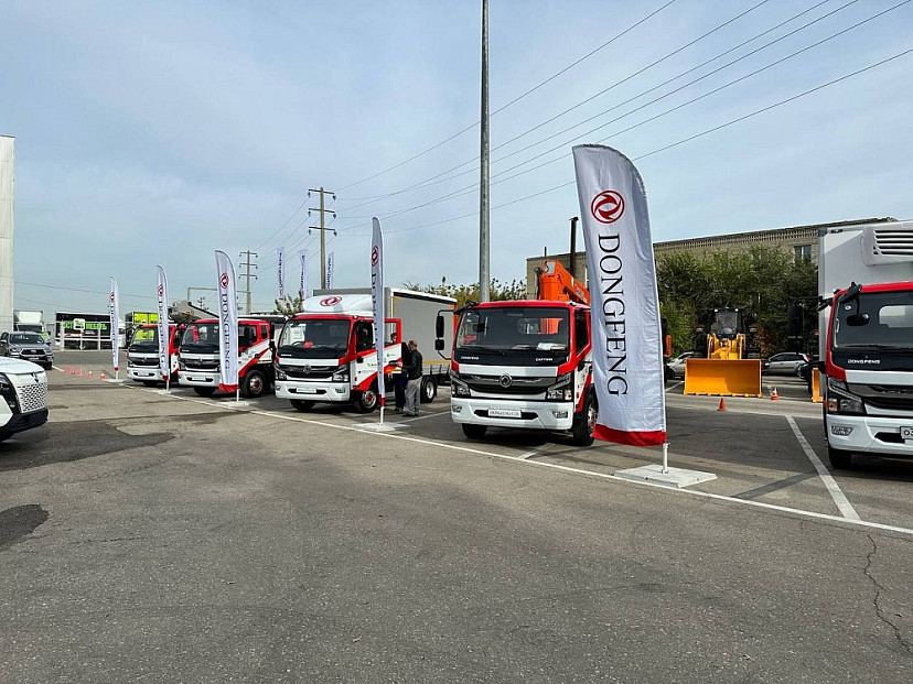 В Саратове прошел автопробег грузовых автомобилей DongFeng