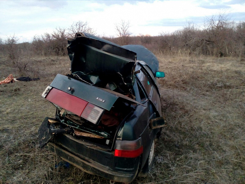 Водитель легковушки насмерть разбился в ДТП под Саратовом