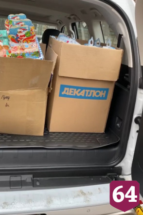 Саратовский силач со спонсорами собрал детям 300 новогодних подарков 