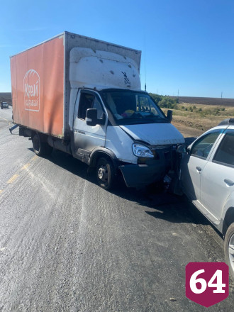 Женщина травмировалась в аварии с хлебовозкой под Саратовом
