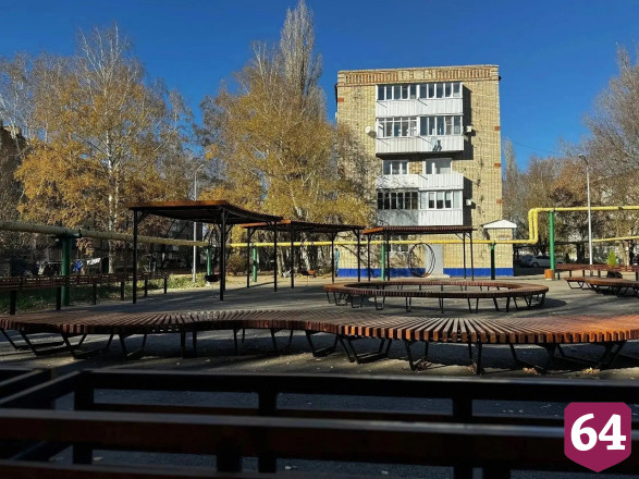 В городе на месте пустыря сделали зону отдыха с необычными элементами дизайна