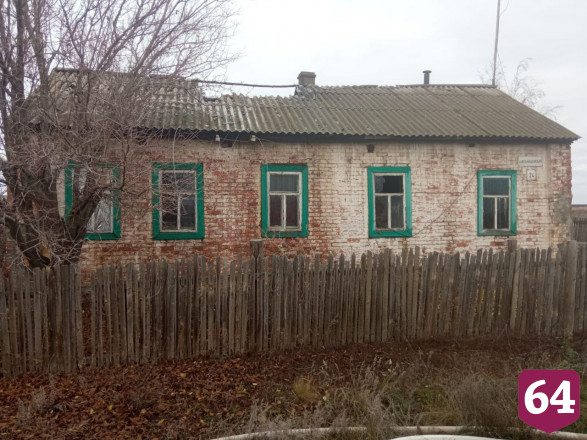  Под Саратовом хозяин не смог отбить от огня загоревшийся дом