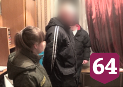 Пьяный саратовец задушил возлюбленную на кровати и бросился в бега