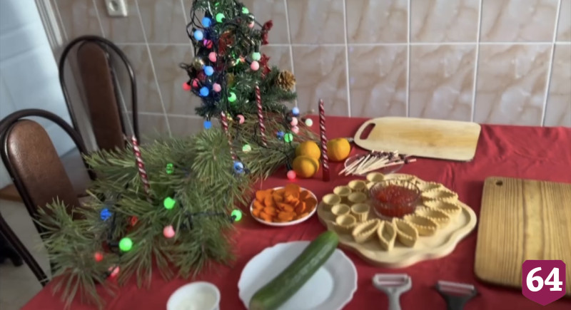 Саратовцев научили делать елочку из тарталеток с икрой