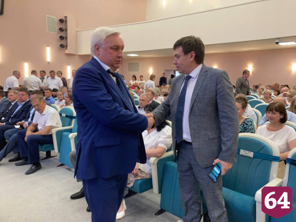 Бусаргин поблагодарил строителей за инфекционную больницу и набережную