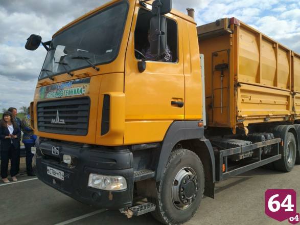 Радаев поручил наладить стабильное снабжение продуктами саратовского села 