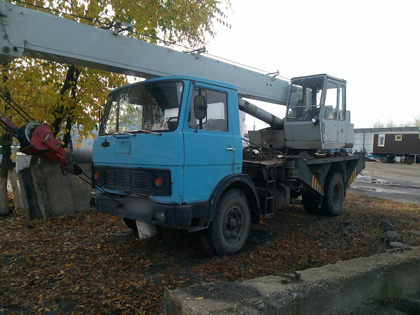 Приставы арестовали 7 машин должника