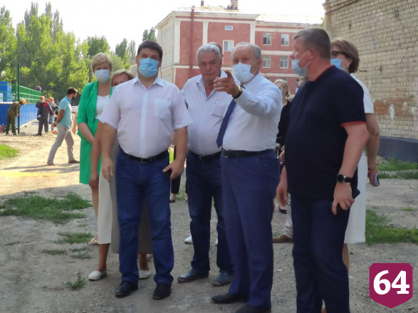 В Саратове достраивают школьный спорткомплекс с бассейном 