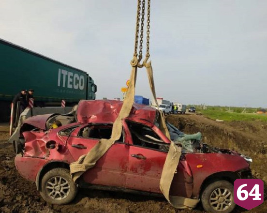 В перевернувшейся на трассе «Калине» разбилась девушка