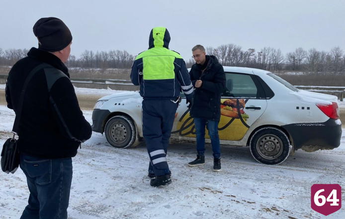 За час у аэропорта «Гагарин» поймали 9 нелегальных таксистов 