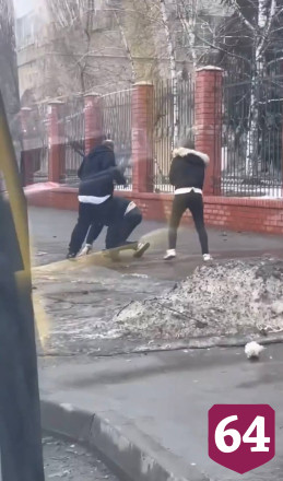 В Саратове водитель маршрутки избил прохожего у больницы