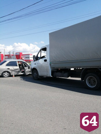 В столкновении с мини-грузовиком пострадали женщина и подросток