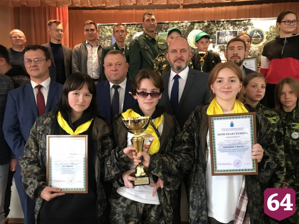 Саратовским ученым помогают следить за кабанами чесальные столбы 