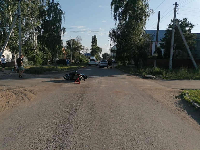 Подросток на мотороллере протаранил «Ладу» и попал в больницу