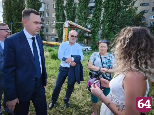 В Энгельсе проверили отремонтированные тротуары