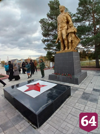 Жители саратовского поселка юбилей района посвятили участникам СВО