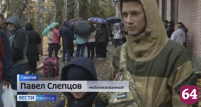 В Саратове мобилизованных пришли провожать жены и дети