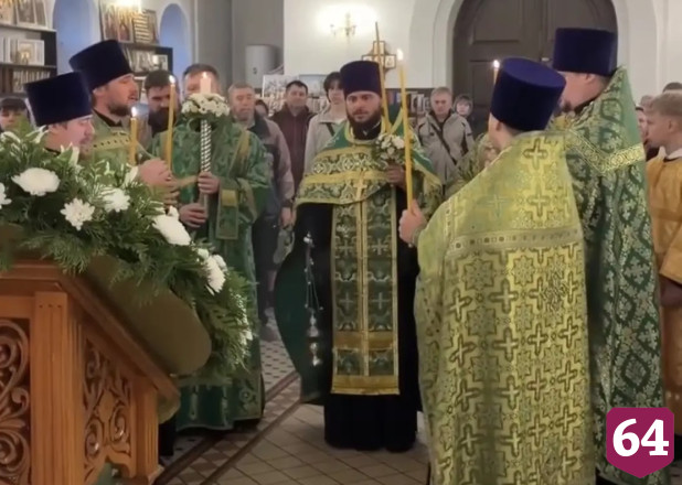 Десятки саратовцев пришли на престольный праздник в храм Сергия Радонежского