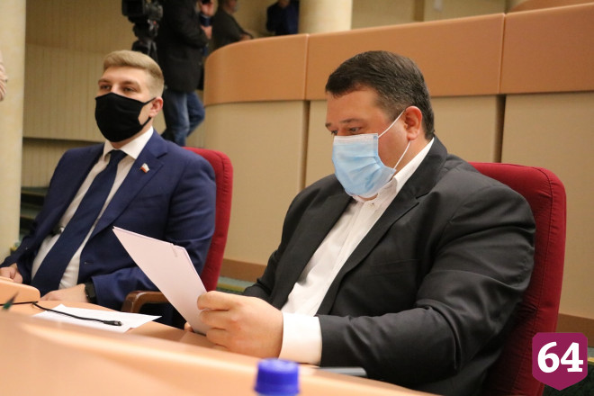 Депутат указал на нелепость обсуждения в облдуме Бузовой и Маркса  