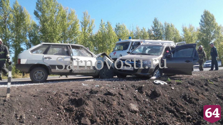 В лобовом столкновении под Саратовом разбились 3 женщины