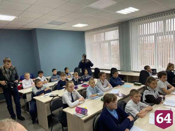 Учителя рассказали губернатору о своих доходах 