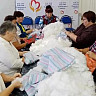 Саратовские бабушки из клуба «Кому за 60» шьют подушки для фронта